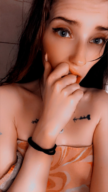Violet Marks pretty pornstar pictures