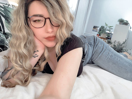 skinny brunette onlyfans hot sexy images