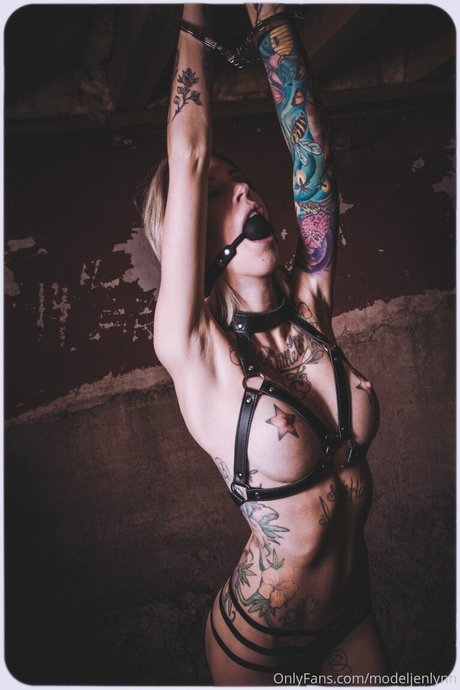 Jennifer Lynn VIP model erotic gallery