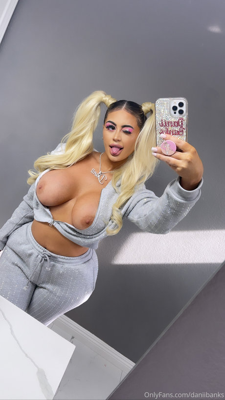 Danii Banks model perfect pictures