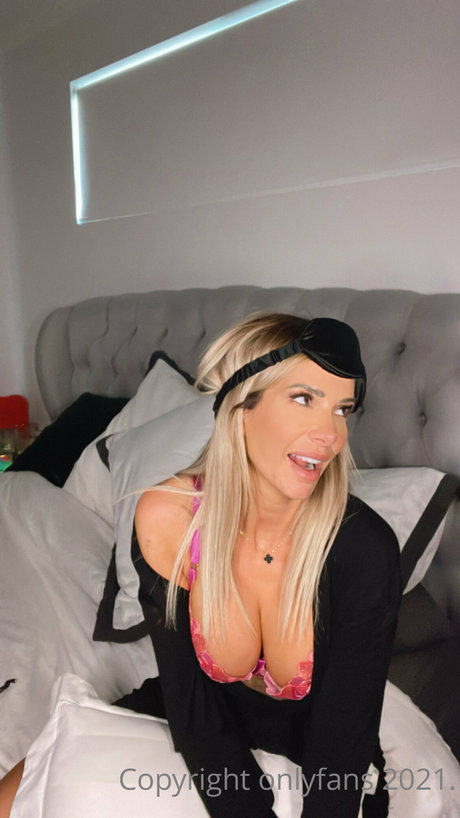 lesbian squirt onlyfans art nude pic