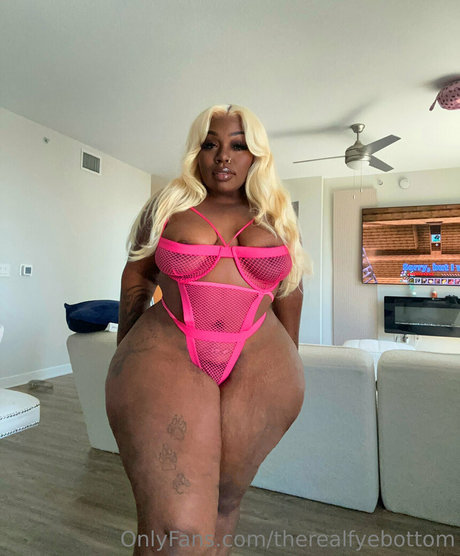 therealfyebottom best model pictures