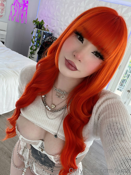 lynienicole model top image