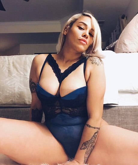 Scarlett Cakez naked actress pic