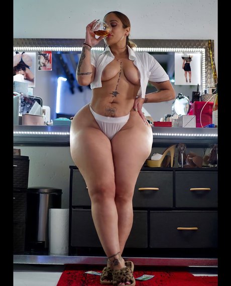 Scarlett Cakez high quality pornstar picture