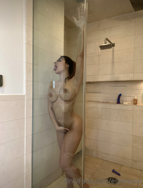 Esterbron star nudes images