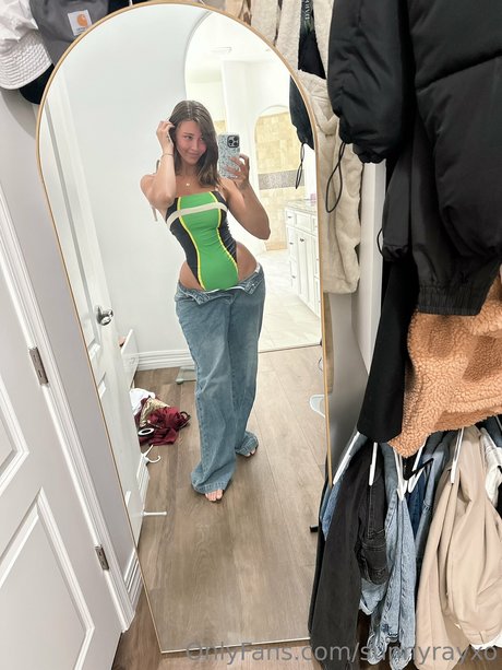 sunnyrayxo pornstar top picture