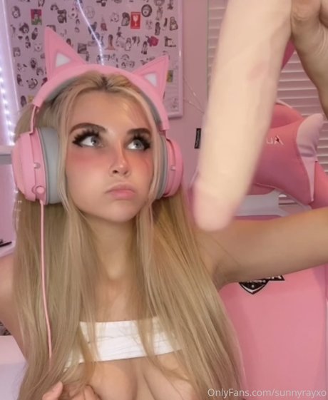 sunnyrayxo pretty pornstar photo