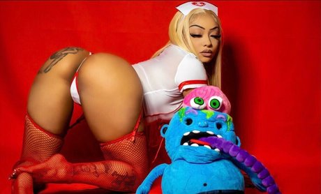 Omgyoash model hd gallery