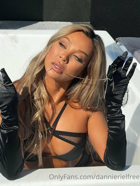 Dannie Riel model pornographic pics