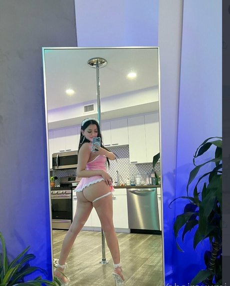 Yahaira Yumi pornstar erotic gallery