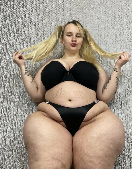 Jexkaa Wolves star sexy picture