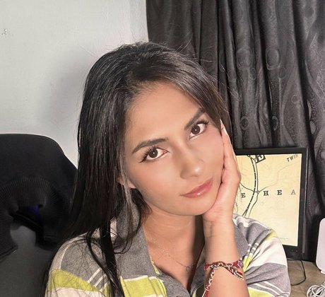 Annie Guzman model archive