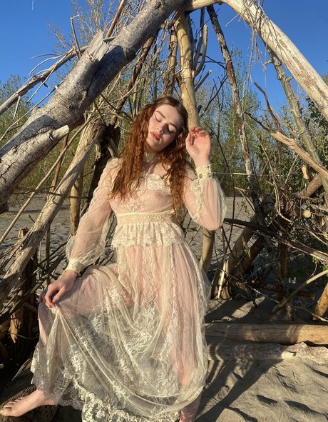 floraauclair pretty actress galleries