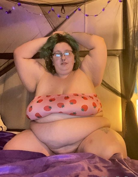 megbebad sexy actress pics