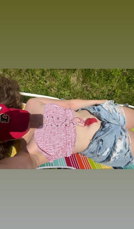 Alyssa Cleversey model sexy pictures