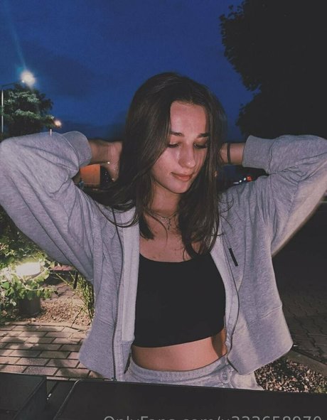 annie aa art star pics