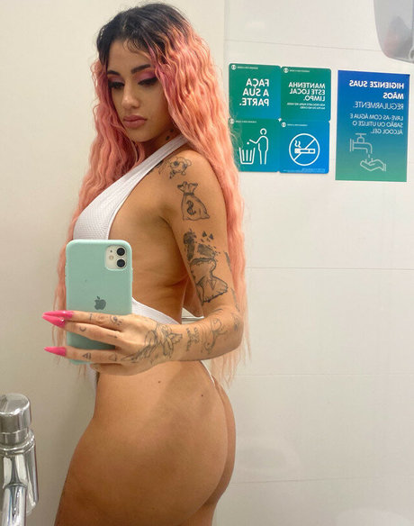 Azzy MC porn model archive