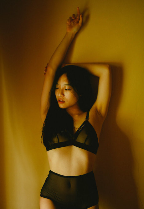 eskyperry nude model images