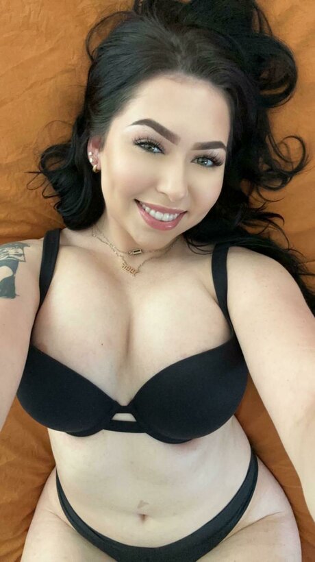 hungry4moore perfect model picture