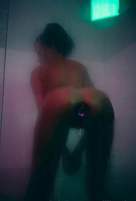 lilbuttlex model xxx pic