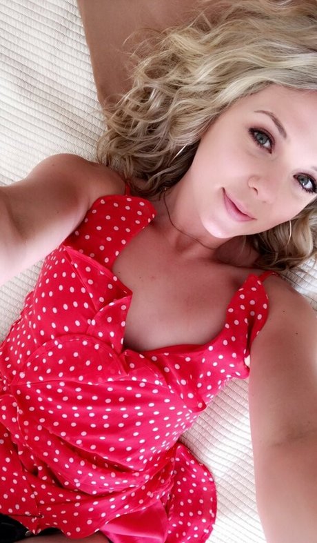 pregnantcaireen art actress img