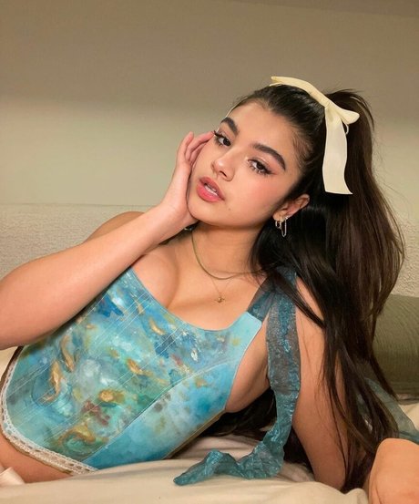 saraecheagaray model art picture