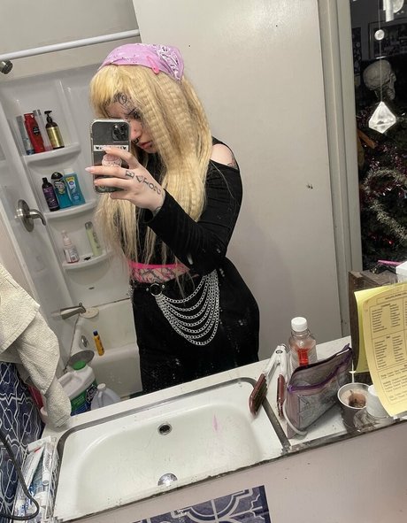 spookisideshow pretty star pic
