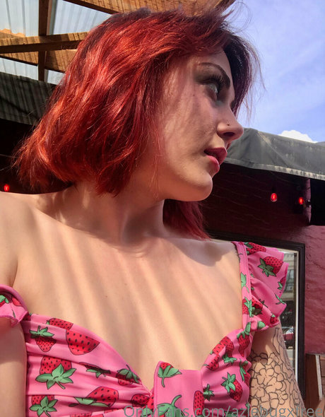 aziebugxfree beautiful model image