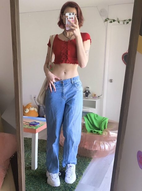 fullofbugss model exclusive pictures