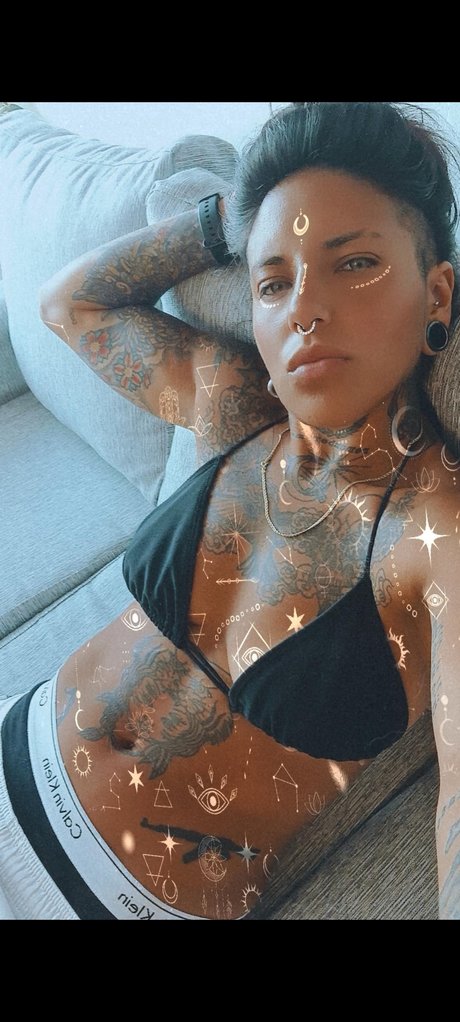LauK high quality pornstar galleries