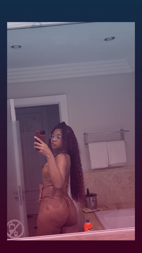 Bonnie Santana model hd pics