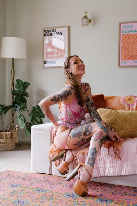 Pixie Fern nudes actress pics