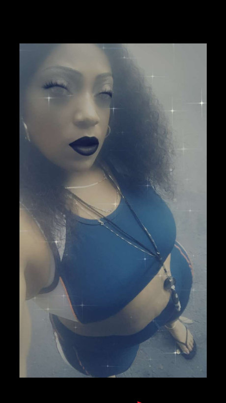 MS Thickbottom perfect pornstar photo