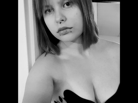 Gothful Aspentress nude actress images