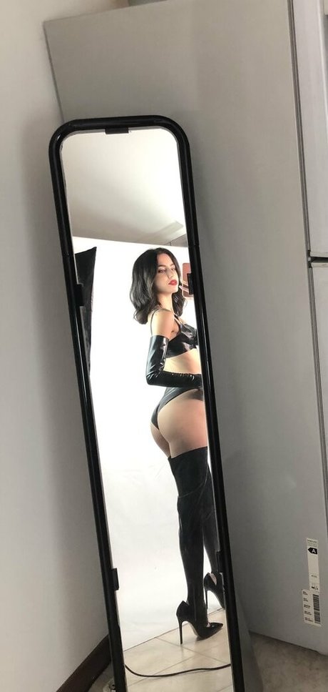 giulieeet star sexy pictures