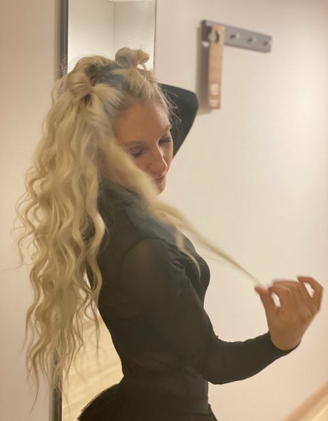 Bonniebi model sex gallery