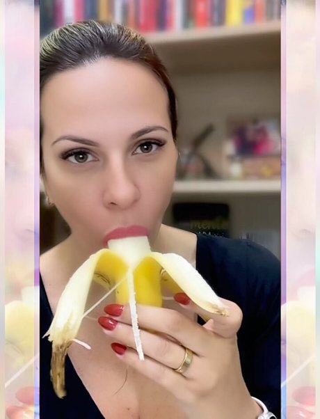 Roberta Bastos exclusive star pictures