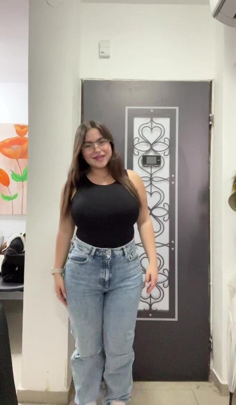 Tamar Abuchzira star exclusive archive