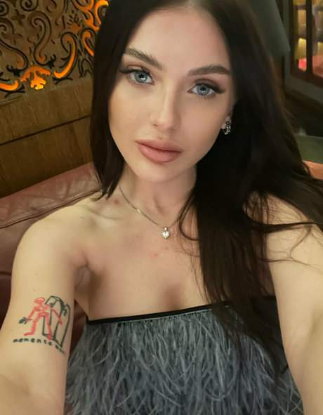 littlemolly v star naked picture