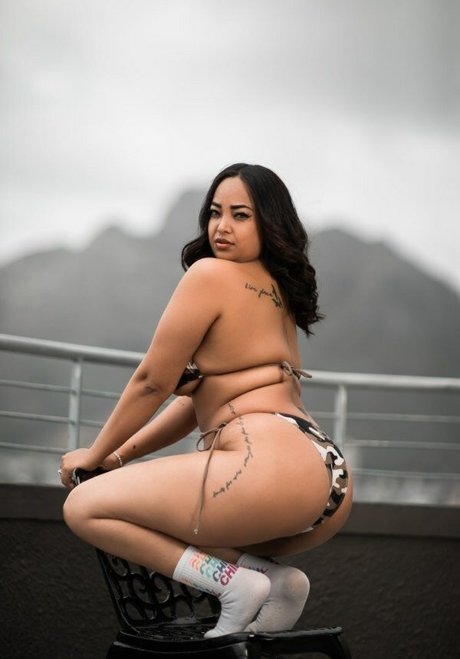 spreading onlyfans sexy images