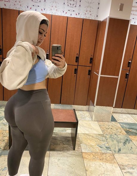 Zainaabb ab sexy star image