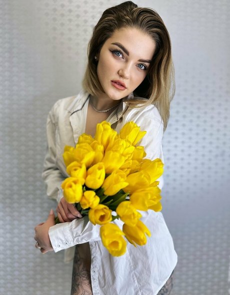 theginadivine art actress pics