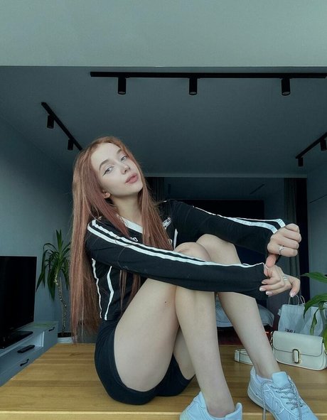 Yglichh model naked pictures