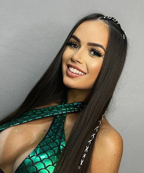 Eduarda Wolker erotic model photo