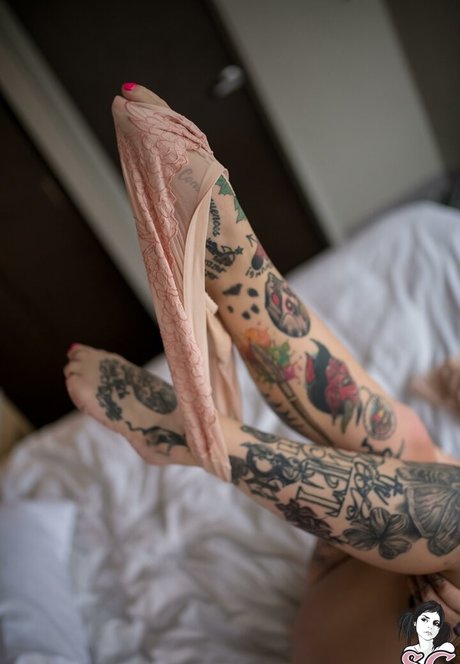 Vee__SG pornstar free photos