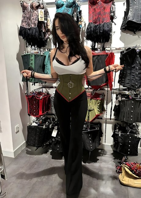 Reede Fox star naked archive