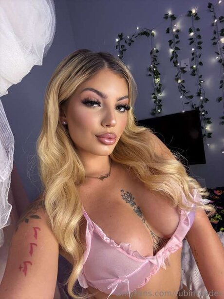 rubirhoades beautiful model img
