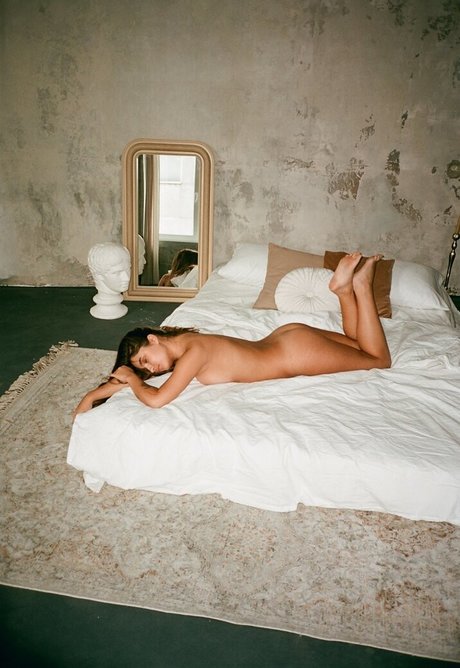 Avrelia Amaris nude star images