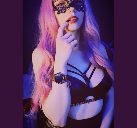 Strawberry Muffin erotic actress pic